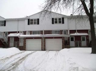 3223 W Canterbury Rd #3223, Greenfield, WI 53221