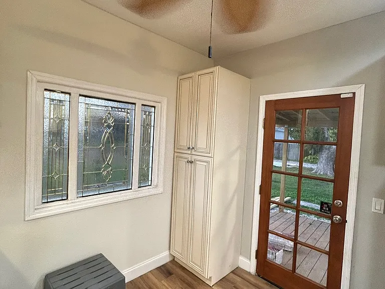208 W Fox St — Photo 15