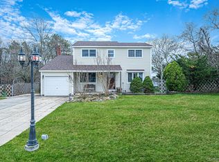 60 1st Ave, Medford, NY 11763