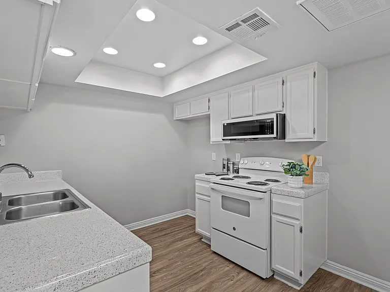 La Sierra Apartments — Photo 39