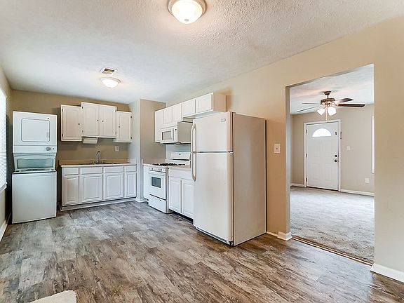 4th image of 3026 Wheatfield Dr