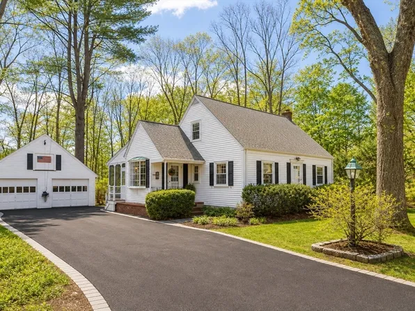 90 Walnut St, Walpole, MA 02081