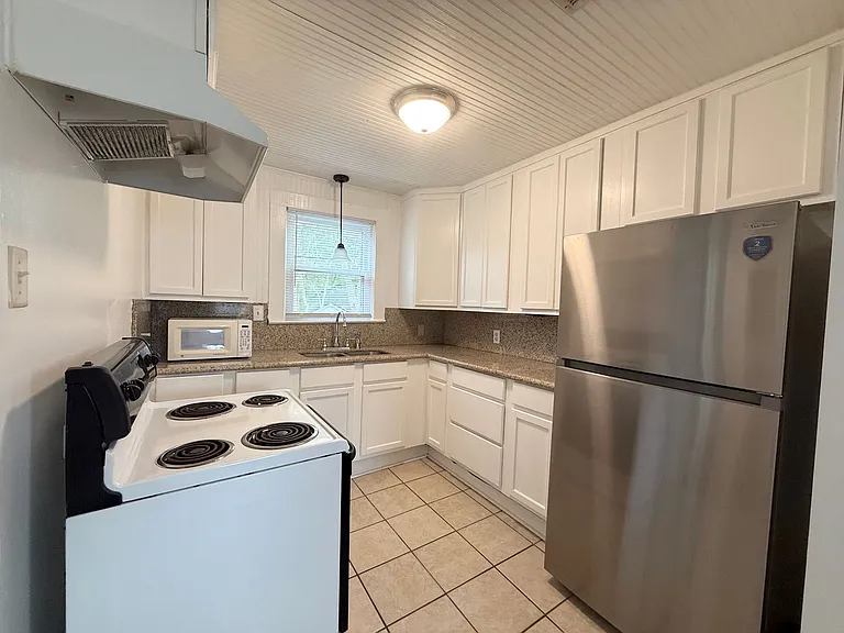 835 Iris St #1/2 — Photo 6
