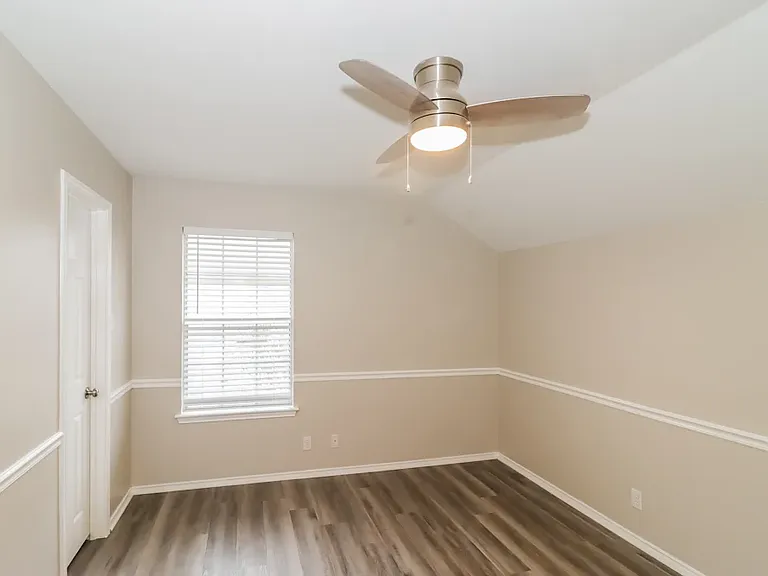1626 Abbey Ln — Photo 4