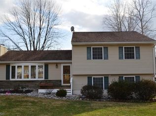 28 Meadow Ln, Flemington, NJ 08822