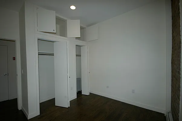 Rented by Realty Advisors Group | media 20