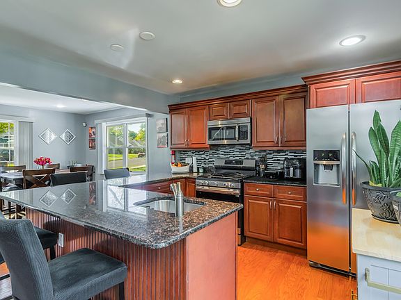 3rd image of 37 Independence Dr