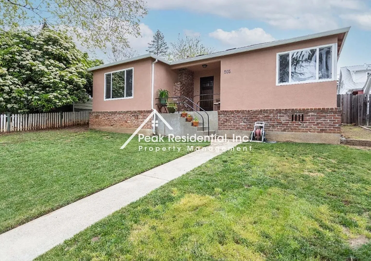 Updated 2bd/1ba Home In Historic Folsom! — Photo 2
