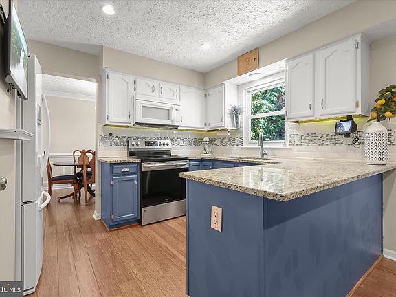4th image of 9533 Red Apple Ln