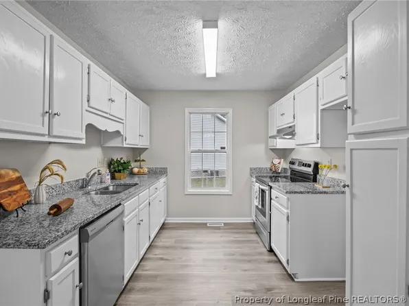 1421 Matilda Ct, Fayetteville, NC 28304