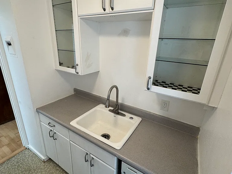 Townvue Heights Apartments — Photo 18