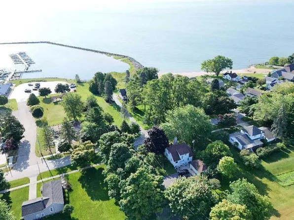 215 N Lake St, Harrisville, MI 48740