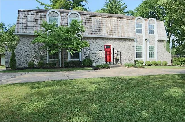 10300 Belinder Rd — Photo 2