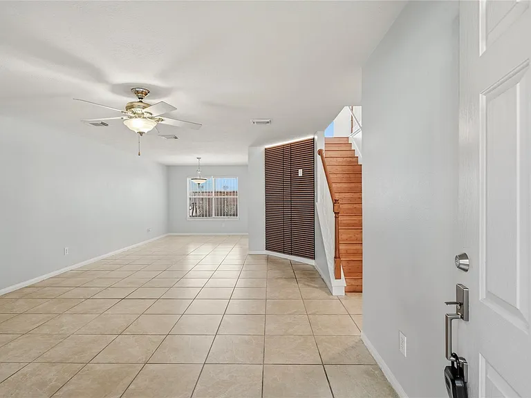 7027 Waveland Dr — Photo 4