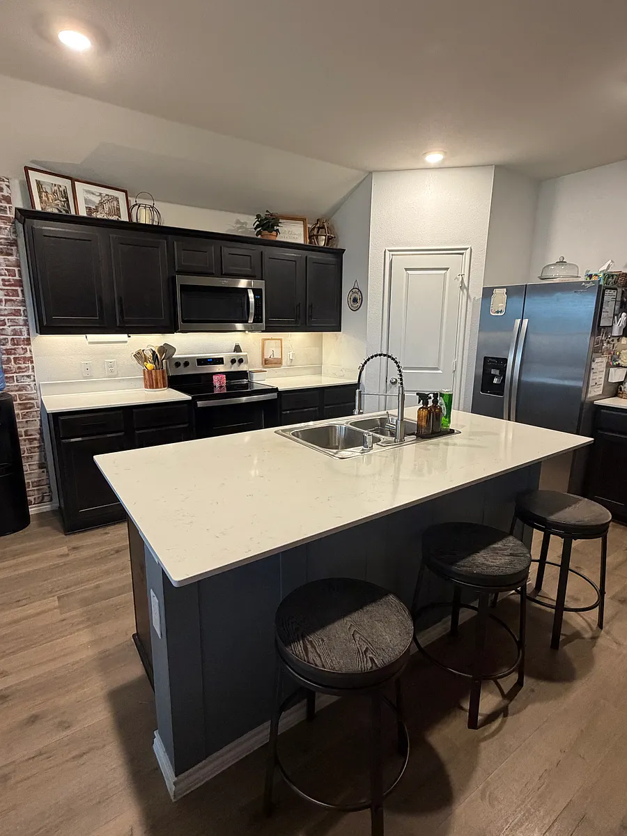 Building Photo - 805 Martingale Dr
