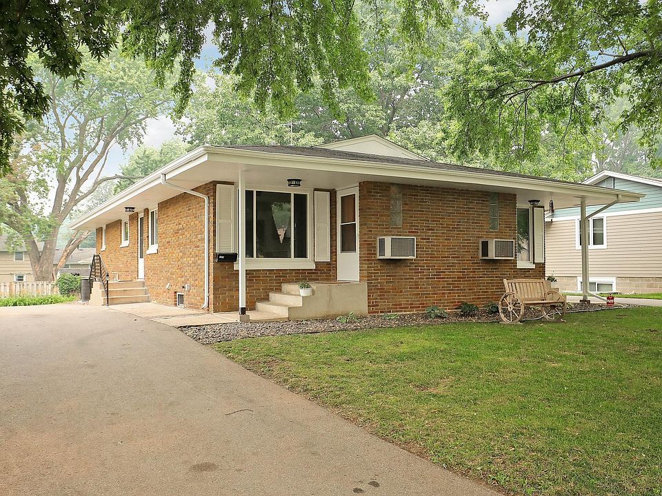1st image of 728 6th Ave S