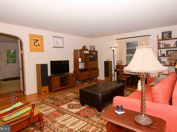 4th image of 423 N Colonial Dr