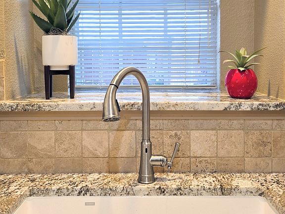 4th image of 18240 Midway Rd APT 1602