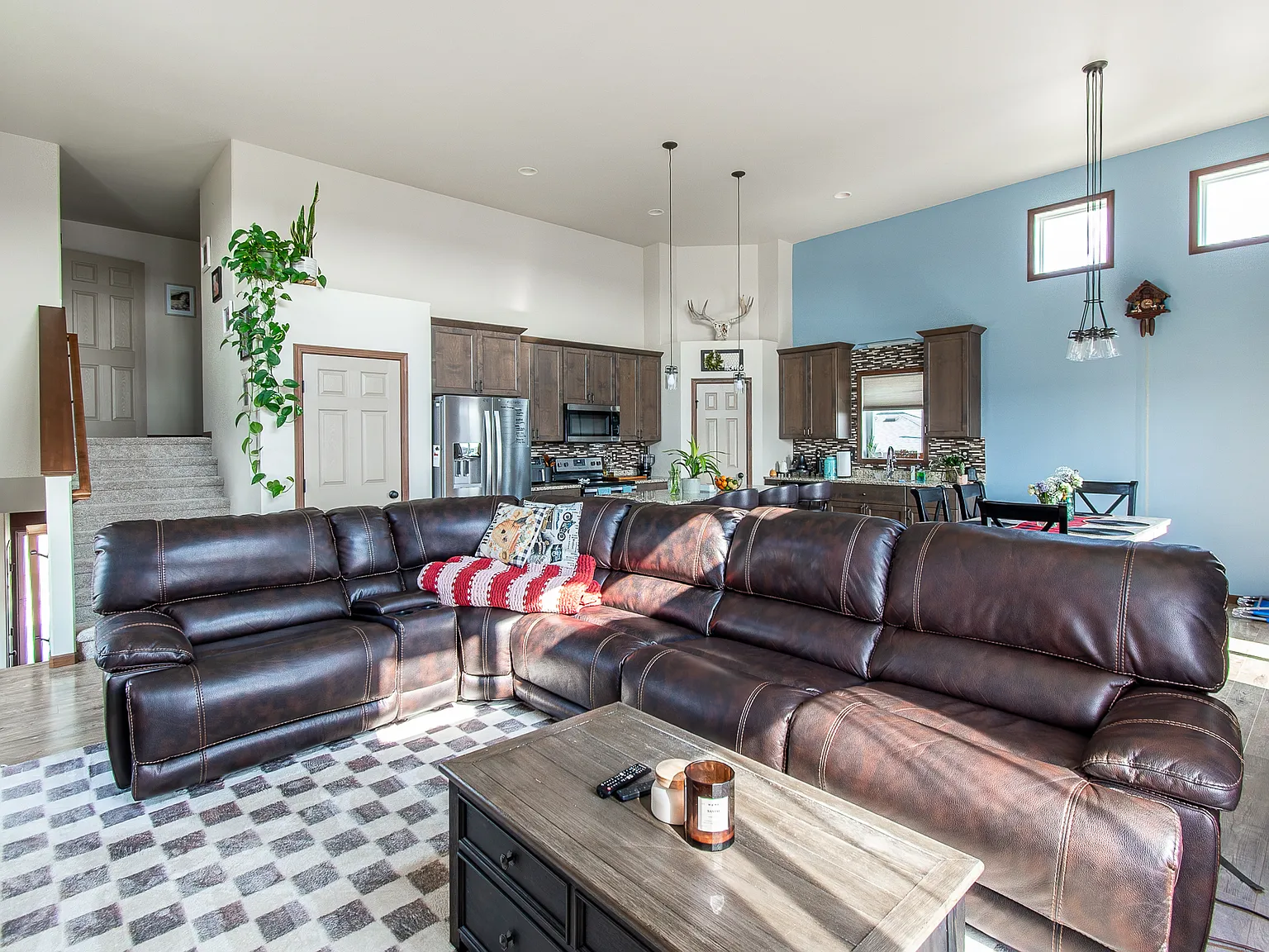 3 bed, 2065 sqft, $2,650 — Photo 4
