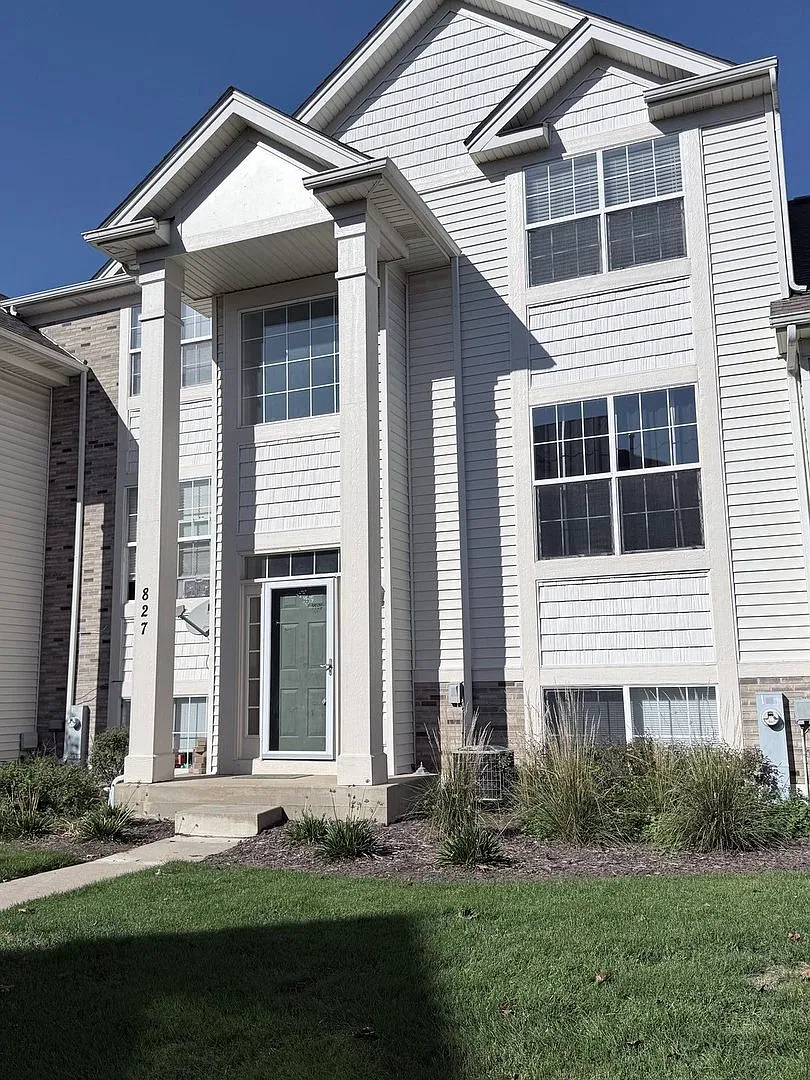 3 bed, 2.5 bath, 2116 sqft, $2,650 — Photo 2