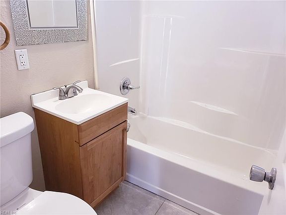 4th image of 33 Grove St