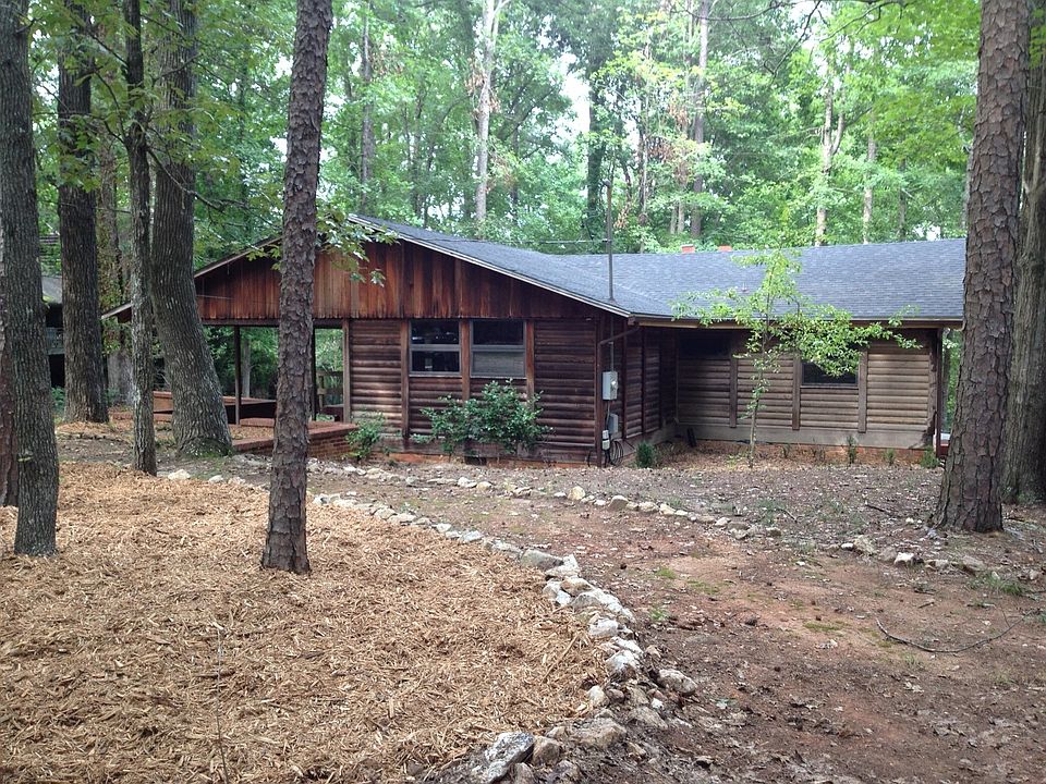 Front of house - Redwood Log Cabin