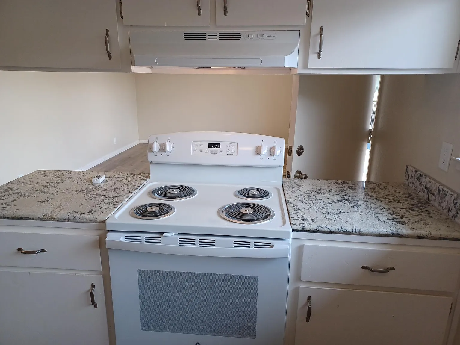 2 bed, 825 sqft, $2,525 — Photo 2