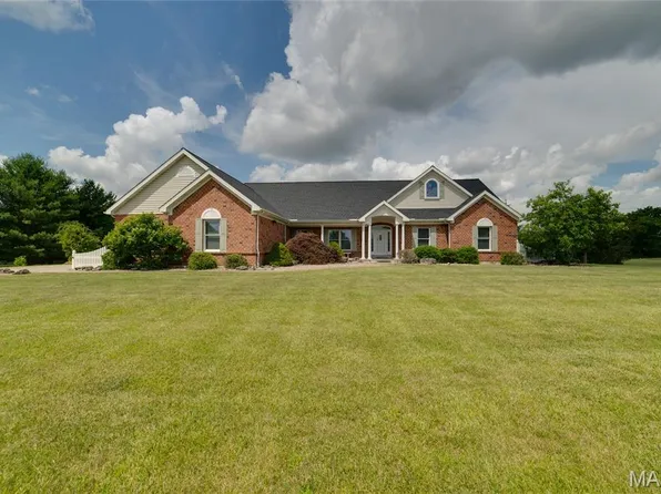 1740 Everest Ave, O'Fallon, MO 63366