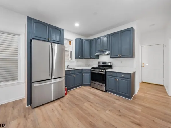 213 N Park St, East Orange, NJ 07017