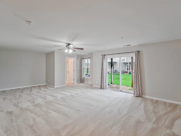 25218 Briargate Ter — Photo 31