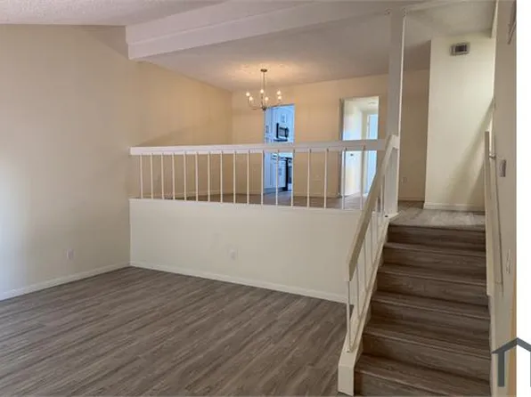 22239 1/4 Erwin St, Woodland Hills, CA