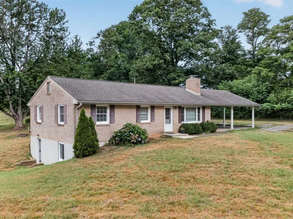 1069 Pecks Rd, Bedford, VA 24523