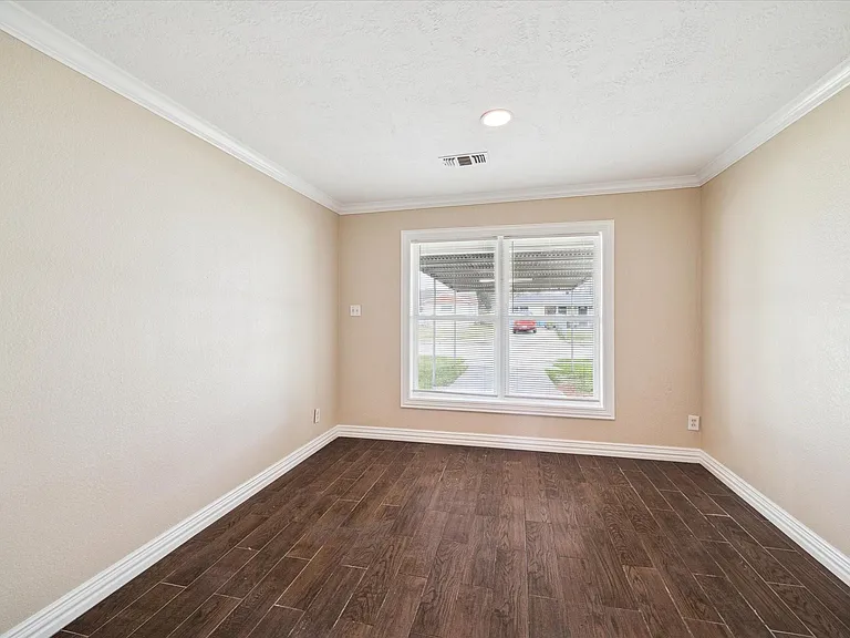 434 Meters St — Photo 8