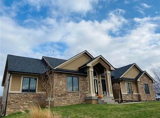 3358 Ridgeview Dr, Des Moines, IA 50320