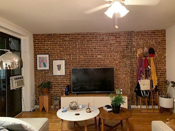 2nd image of 121 W 75th St APT 1B