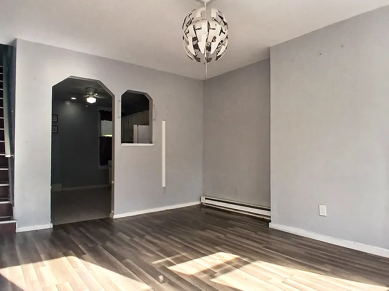 2925 N Marshall St — Photo 2