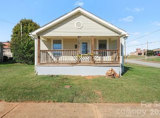 216 N Brady Ave, Newton, NC 28658