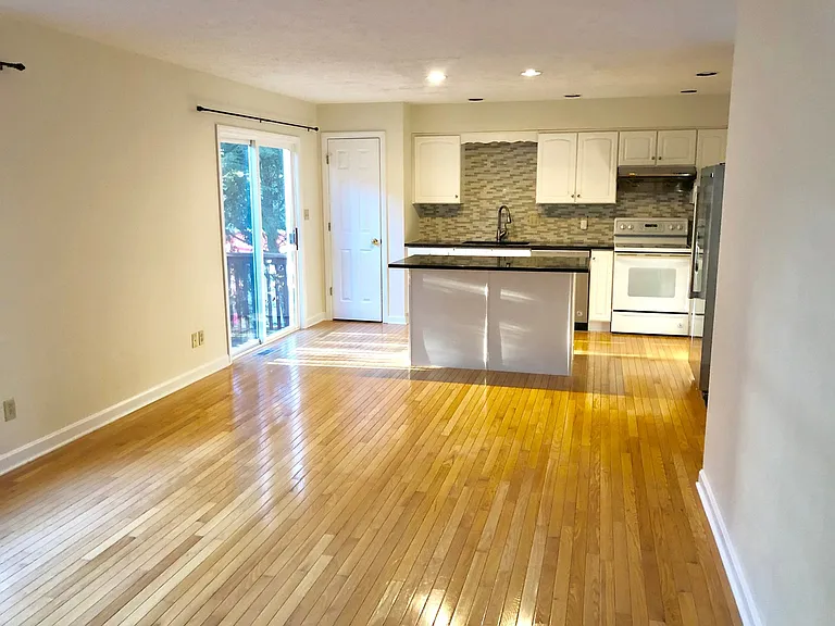 139 Morewood Ave #C — Photo 2
