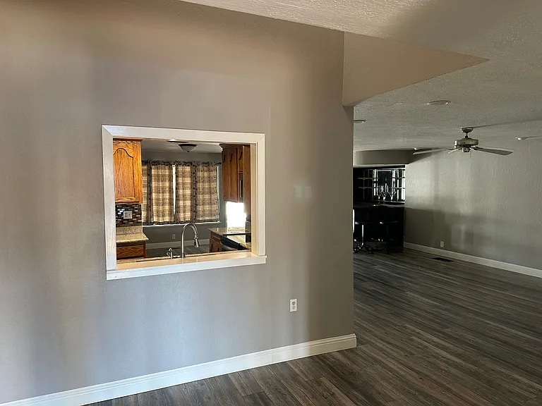 1472 Willow Lake Rd — Photo 5