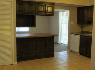 2304 SW Edgewater Ter, Topeka, KS 66614