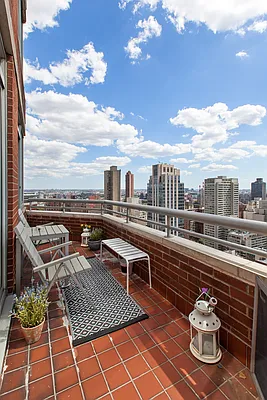 Rented by Douglas Elliman | media 16