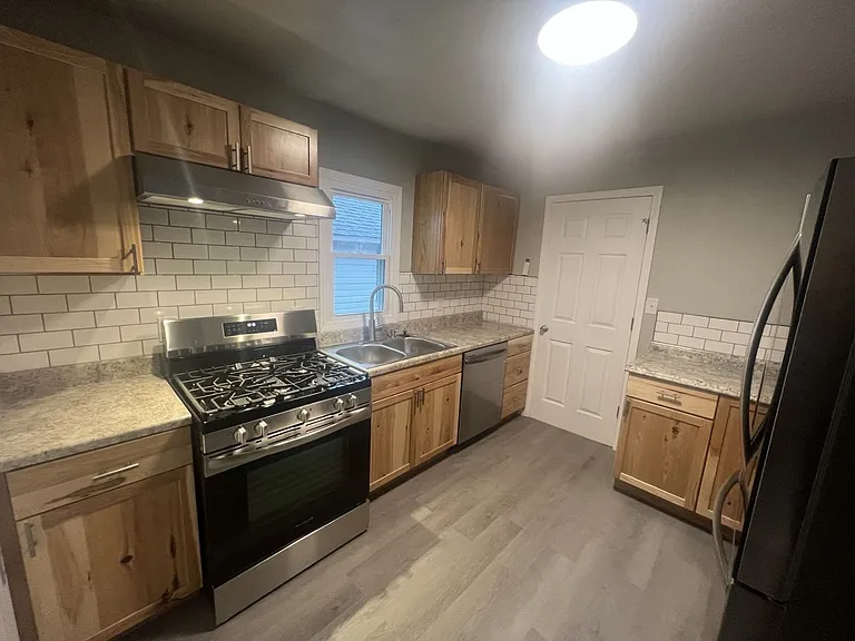 902 S Moffet Ave — Photo 9
