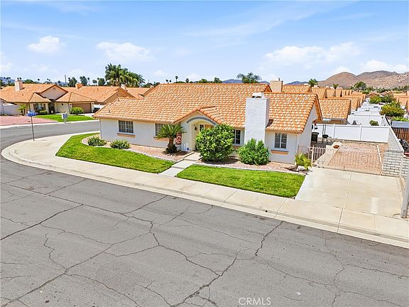 5th image of 2562 Alegre Ave