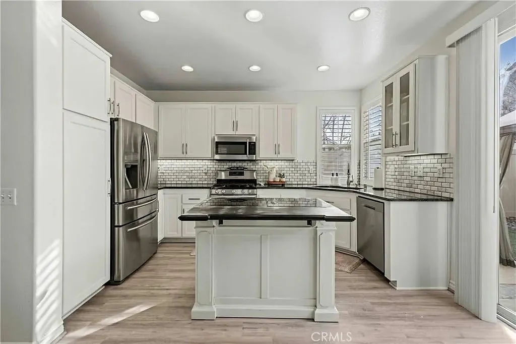 4 bed, 1994 sqft, $1,300 — Photo 4