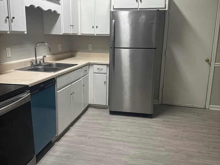 652 Windhaven Dr — Photo 3