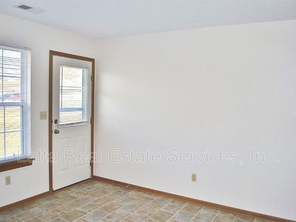 5th image of 218 Amanda Ln