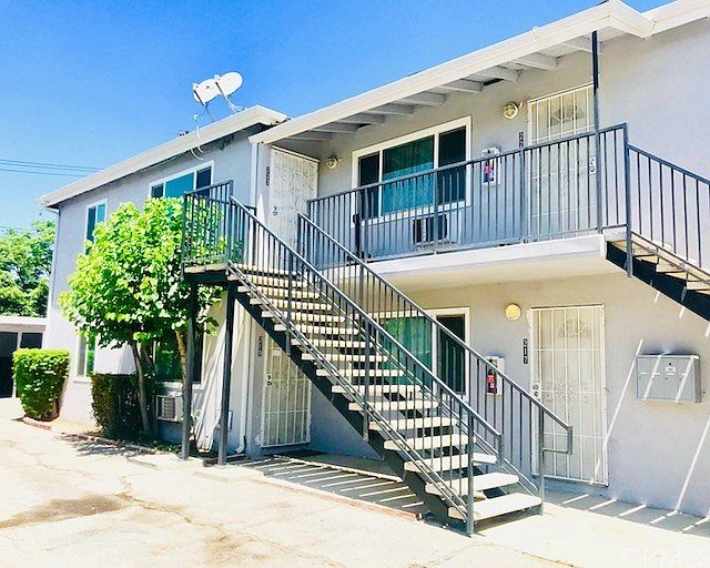 1st image of 217 N Vecino Dr