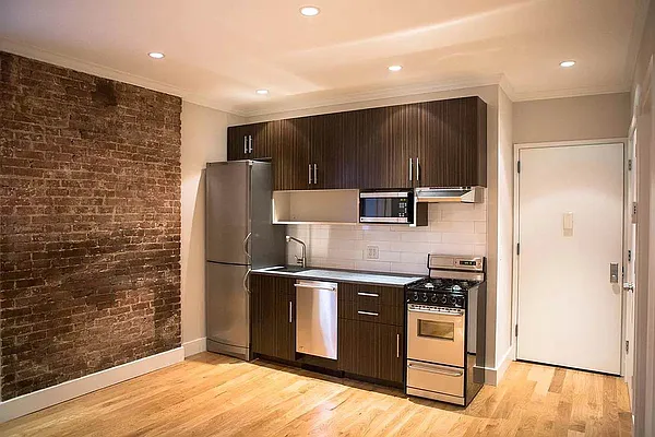 Rented by Tahari Realty LLC | media 10