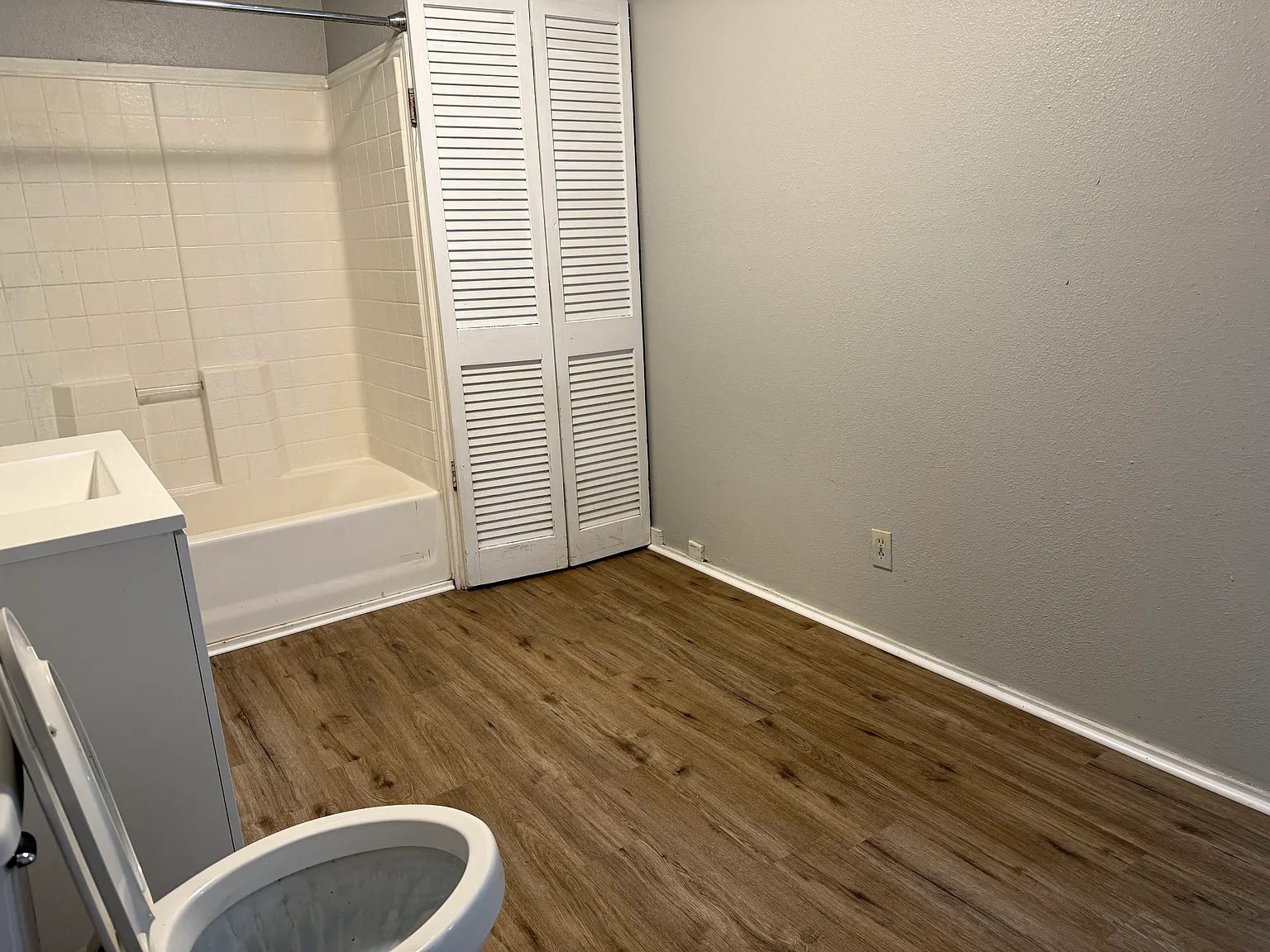 1502 Thompson Pl — Photo 2