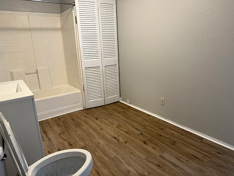 1502 Thompson Pl #B — Photo 2
